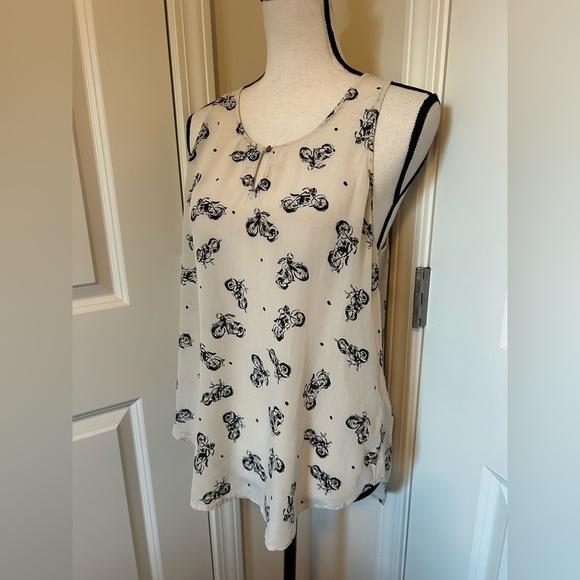 Lucky brand tank with motor cycles - Picture 2 of 4